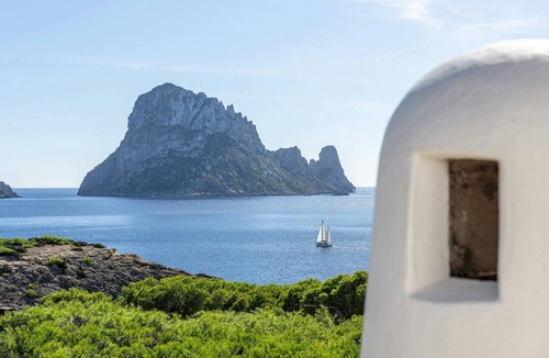 Sant Josep de sa Talaia Villa | Holiday home with dining facilities