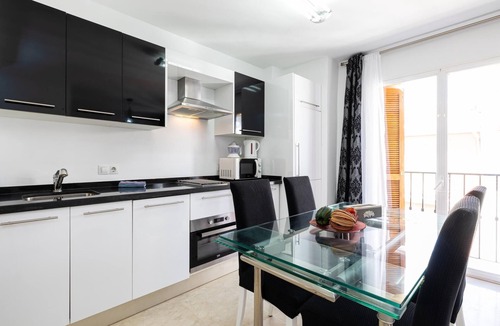 Perchel Sur Apartment | Holidays2Malaga Ancha del Carmen AACC, Lift, WIFI