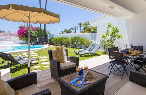 Pasito Blanco Villa | HomeForGuest Villa in Pasito Blanco, 8pax, BBQ, POOL, WIFI