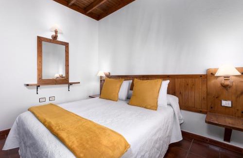 Triquivijate House | Home2Book La Molina B, Cozy Country House