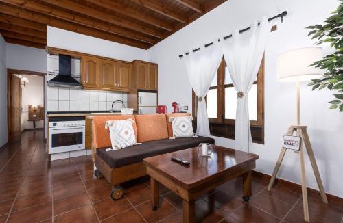 Triquivijate House | Home2Book La Molina B, Cozy Country House