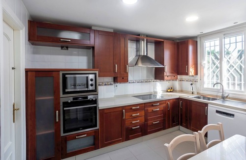Palomares del Rio Apartment | Home2Book Spacious Family Villa with Pool, Sevilla