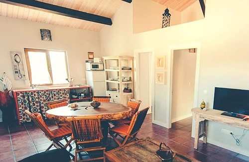 Canamero House | Homerez - Beautiful house for 6 ppl. with shared pool and terrace at Cañamero