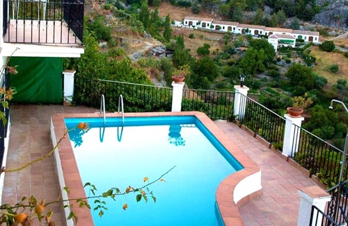 Grazalema Ski Chalet | Homerez - Big chalet for 12 ppl. with swimming-pool and terrace at Grazalema