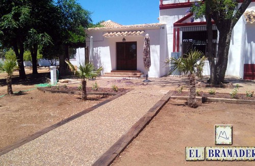 Palma del Rio Villa | Homerez - Big villa for 20 ppl. with swimming-pool and garden at Palma del Río