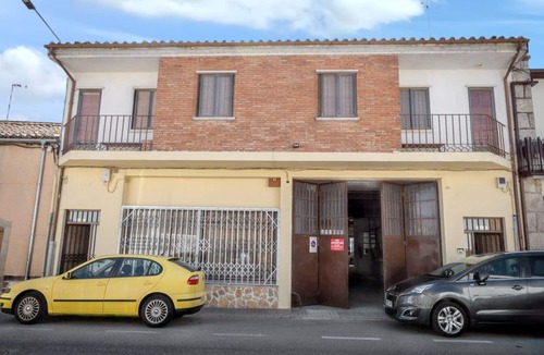 Vitigudino Villa | Homerez - Charming Villa Near Vitigudino with Shared Pool