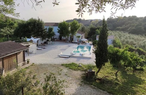 Algodonales House | Homerez - Cozy Bungalow with Pool in Madrigueras
