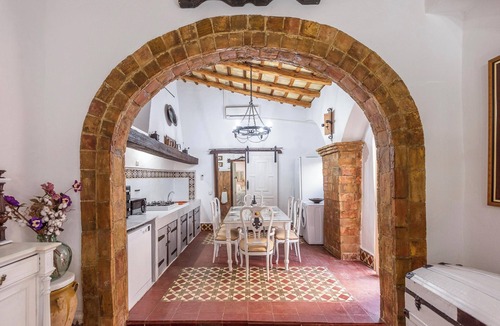 Penaflor Villa | Homerez - Elegant Villa in Peñaflor with Private Pool