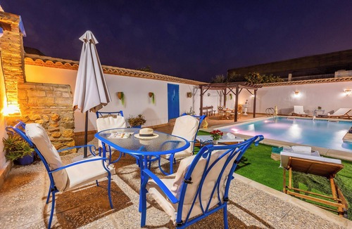 Penaflor Villa | Homerez - Elegant Villa in Peñaflor with Private Pool