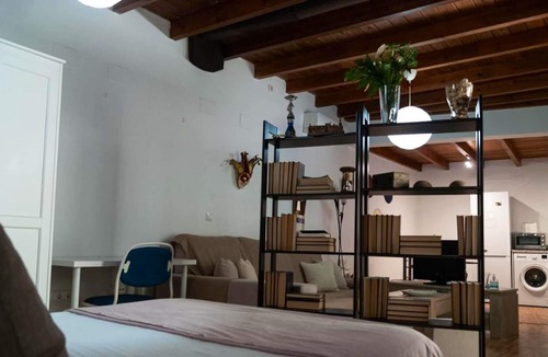 Doctor Barraquer-Grupo Renfe-Policlinico Apartment | Homerez - Nice studio for 2 ppl. at Sevilla
