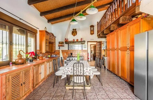 Valverde de Leganes Villa | Homerez - Villa mountain view - Valverde