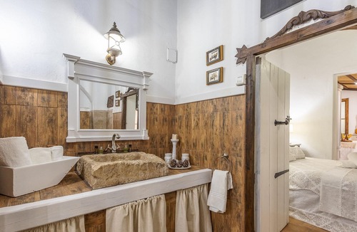 Penaflor Villa | Homerez - Villa for 8 ppl. with swimming-pool, garden and terrace at Peñaflor