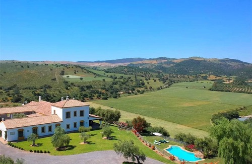 Puerto Serrano Villa | Homerez - Villa in Puerto Serrano