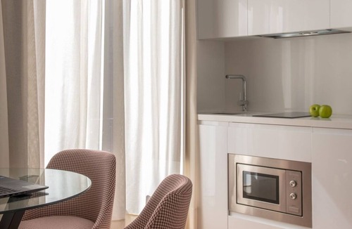Distrito Centro Apartment | Hommyhome Coliseum 101