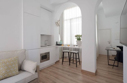 Distrito Centro Apartment | Hommyhome Coliseum 203