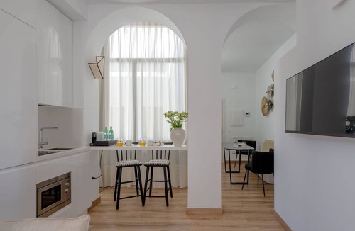 Distrito Centro Apartment | Hommyhomme Coliseum 103