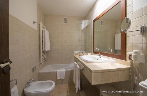 Villanueva de la Serena Hotel | Hospedium Hotel Cortijo Santa Cruz