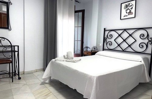 La Catedral Hostel | Hostal Almanzor