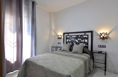 La Catedral Hostel | Hostal Almanzor