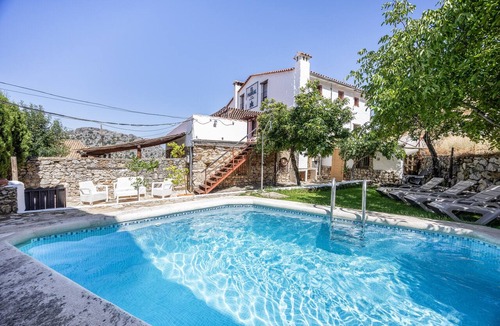 Benaocaz Apartment | Hostal Posada El Parral – Private Pool and Restaurant in the Sierra de Cádiz