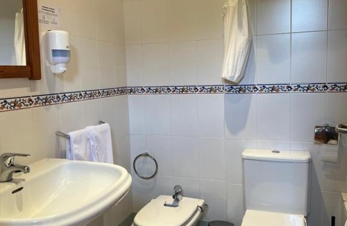 Mombeltran House | Hostal Villa el Colmenar