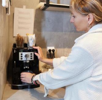 Ensanche Diputacion Hostel | Hostel Dos Estaciones - Albergue Juvenil - FREE towels, coffee & tea, remote check-in