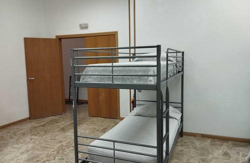 Barajas Hostel | Hostel M Torres