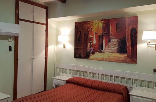 Madrigal de la Vera Hostel | Hosteria Doña Conchi