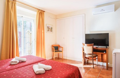 Jerez de la Frontera Old Town Hotel | Hotel Carlos V Jerez by Vivere Stays