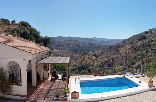 Almogia Villa | Idylic Andalusian holiday villa with stunning views