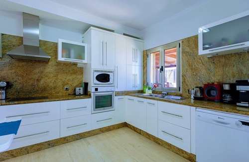 San Agustin Villa | Incredible luxury villa with an outstanding view of the sea and the mountains.