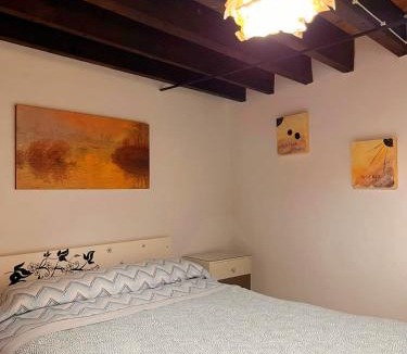 Montilla Apartment | InHome Central Studio