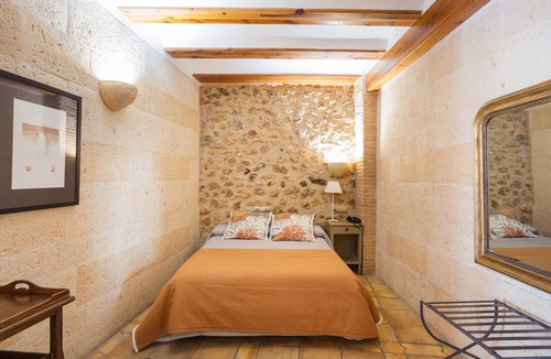 Villalonga House | Inn 'Suite Junior' with Private Terrace, Wi-Fi and Air Conditioning