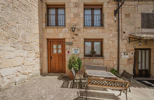 Ibeas de Juarros House | La Cabaña - Rural House in Burgos: 5 Bedrooms and Mountain Views