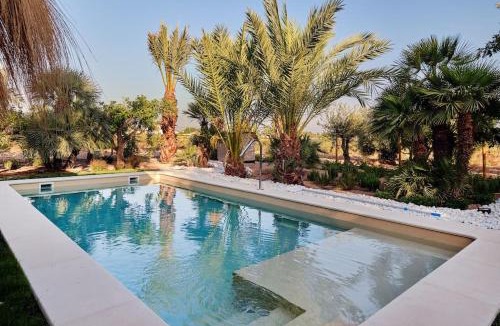 Algoda House | La Casa del Zurdo, bonita casa redecorada con piscina, en un jardín de palmeras