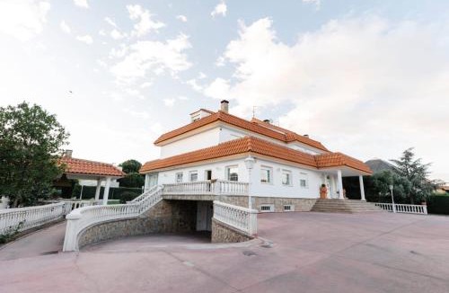 Los Negrales Villa | La Casona Imperial