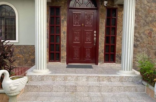 Barrio Rio de Piedras House | La - China