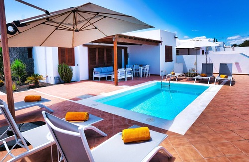 Playa Blanca Ski Chalet | Lanzarote Paradise - Pool, AACC and BBQ By LVH
