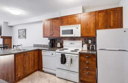 Panorama Condo | LARGE Studio | Ski In/Out | Pools & Hot Tubs | Central Upper Village Location