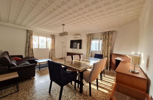 Alcala de Guadaira Ski Chalet | Large villa with swimming pool 10 min from Seville and Metro Condequinto +free parking