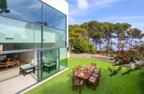 Jesus Pobre Villa | Les Rotes Boutique Home