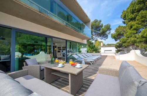Jesus Pobre Villa | Les Rotes Boutique Home