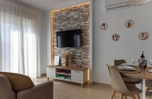 Genalguacil House | Lo del Tío Andrés II, Casa moderna con vistas panorámicas en Genalguacil