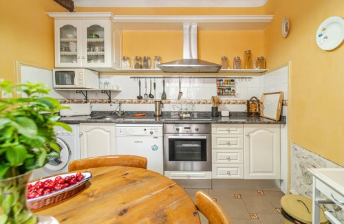 Santibanez de Valcorba House | Los Aperos – Vacation Home for 10, Ciudad Real, Private Garden