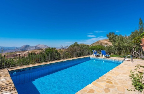 Antequera Villa | Los Olivos Antequera - Los Nogales by Ruralidays