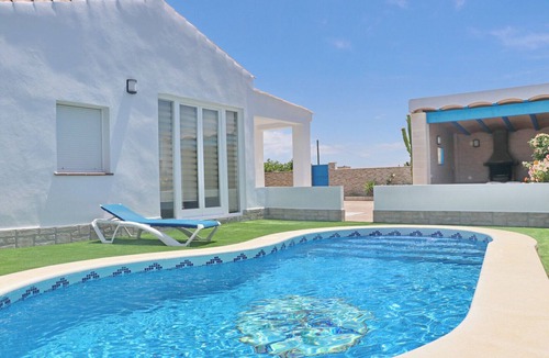 Conil de la Frontera Ski Chalet | Lovely rural villa with private pool