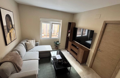 Campoamor House | Lovely townhouse apartment in the city center