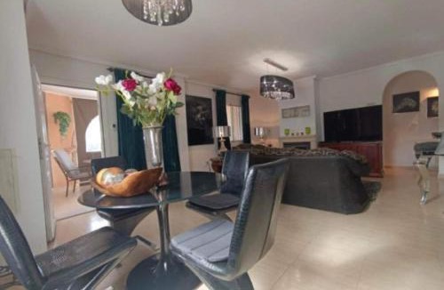 Puerto Marino Villa | Luminosa villa con piscina privada R26 by Novadesta
