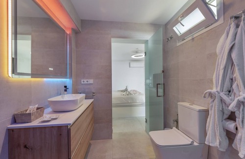 Carratraca Bed & Breakfast | Luna Room with Double Whirlpool Bath
