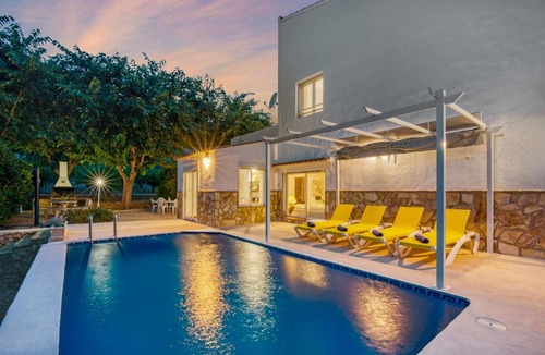 Llauri Villa | Lux Villa with Heating Pool, Air Conditioning, Starlink & BBQ near Cullera Beach